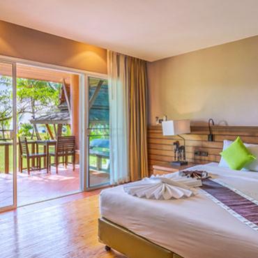 ห้องพัก Superior Bungalow | C&N Kho Khao Beach Resort